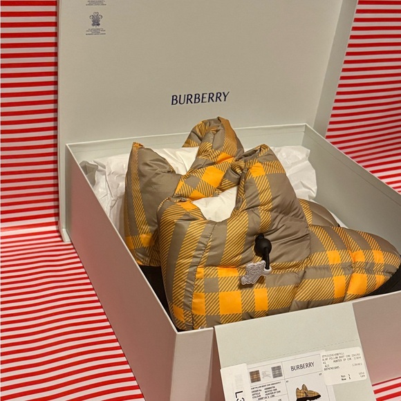 Burberry Yellow and Brown Boots with Quilted Design - Picture 4 of 7